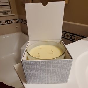Jennifer Lopez 3 wick candle
